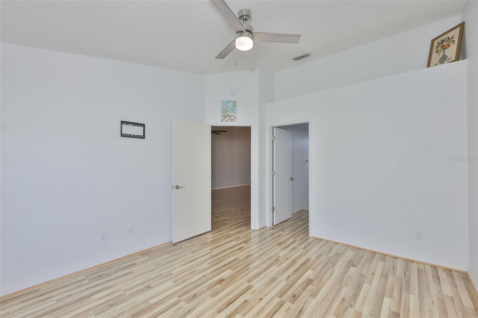 2020 NANTUCKET DR — photo 33