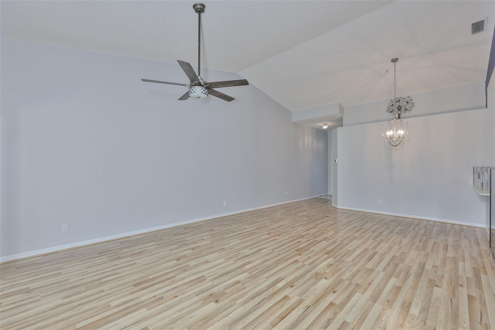 2020 NANTUCKET DR — photo 9