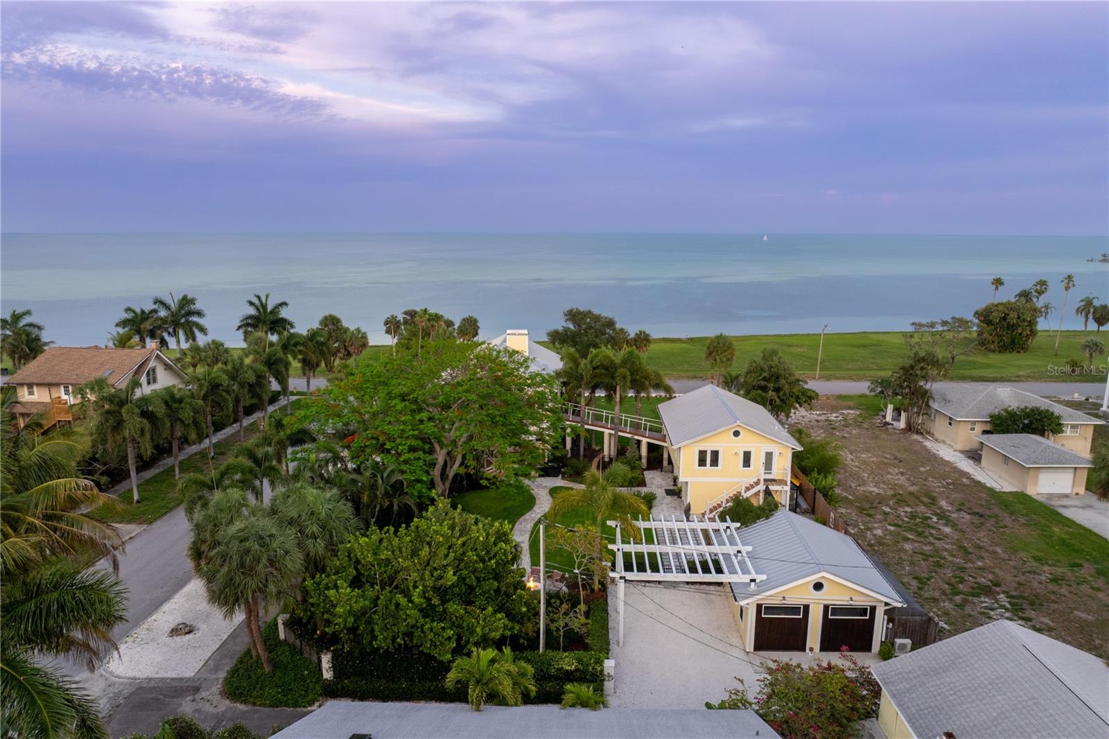 1803 BEACH DR SE — photo 4
