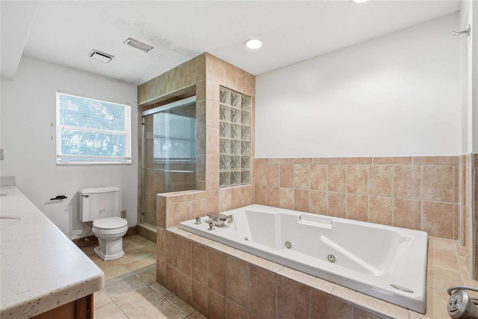 8731 LITHIA PINECREST RD — photo 32