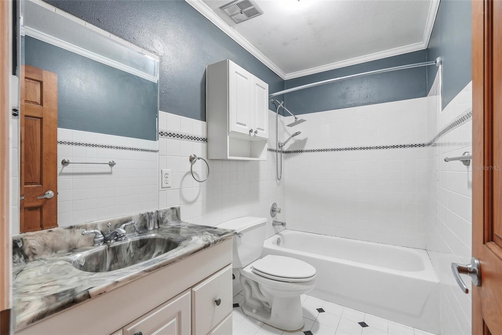 8731 LITHIA PINECREST RD — photo 38
