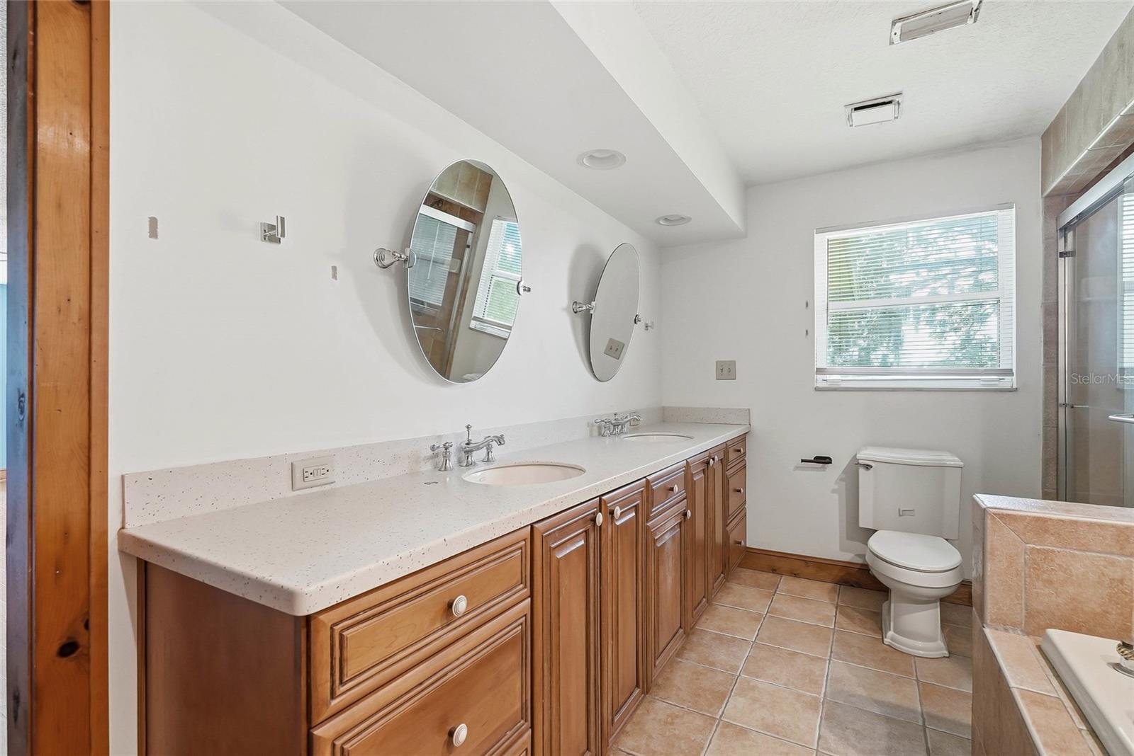 8731 LITHIA PINECREST RD — photo 31