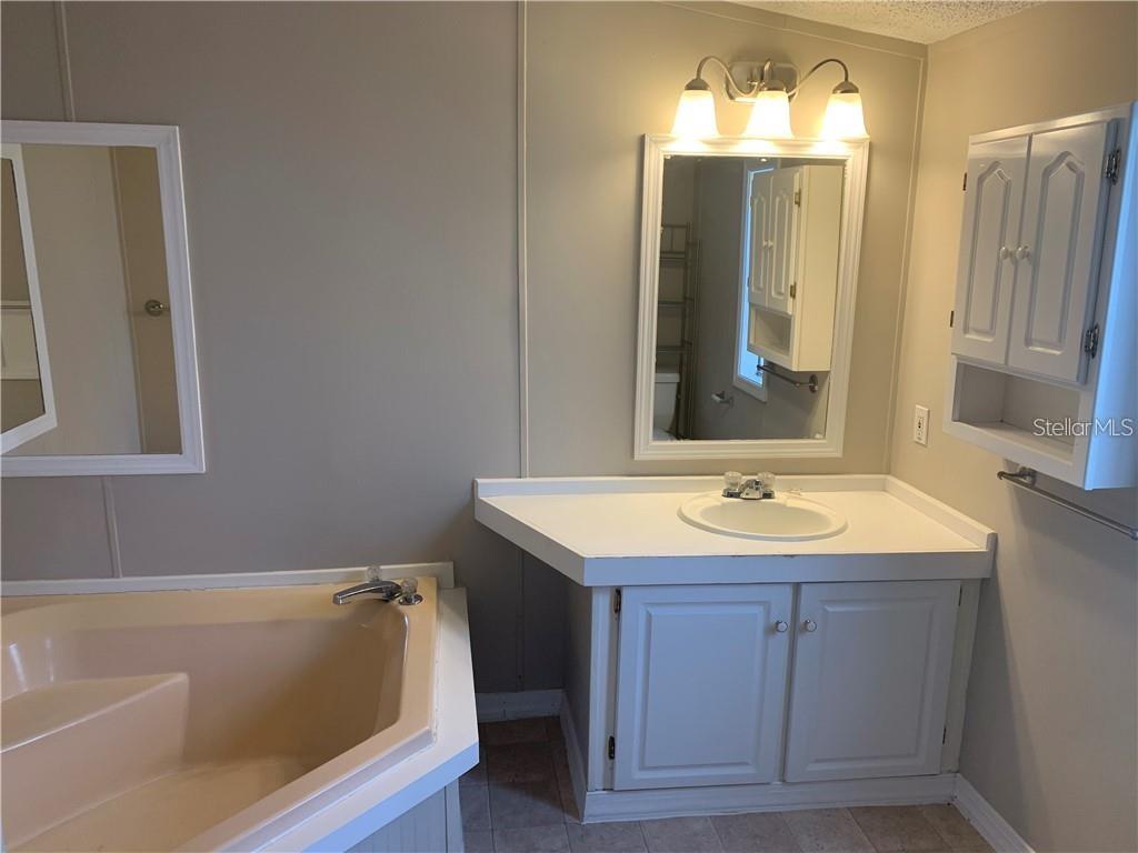 8731 LITHIA PINECREST RD — photo 29