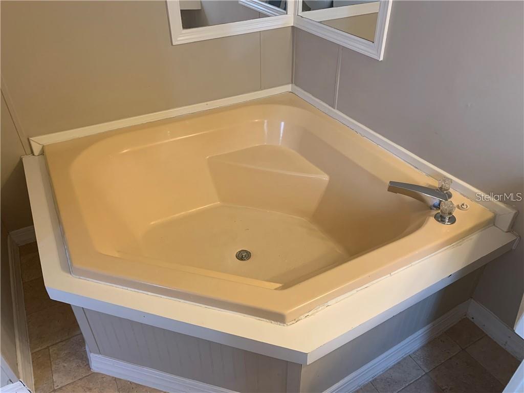 8731 LITHIA PINECREST RD — photo 54