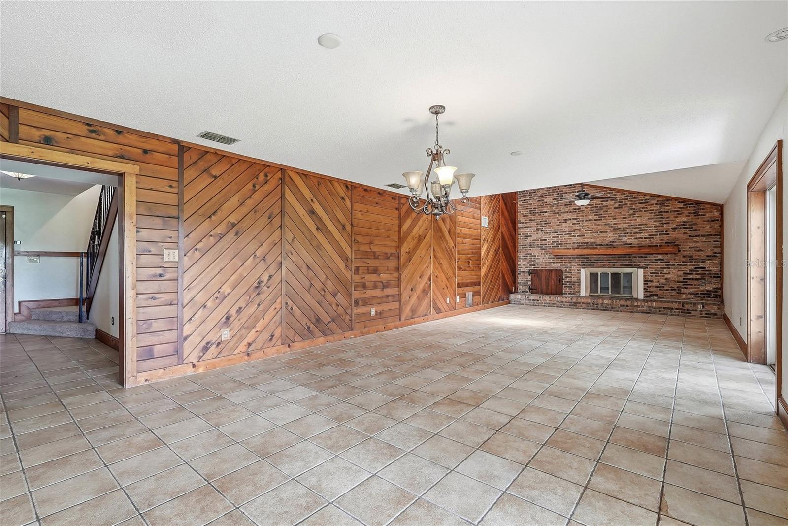 8731 LITHIA PINECREST RD — photo 19