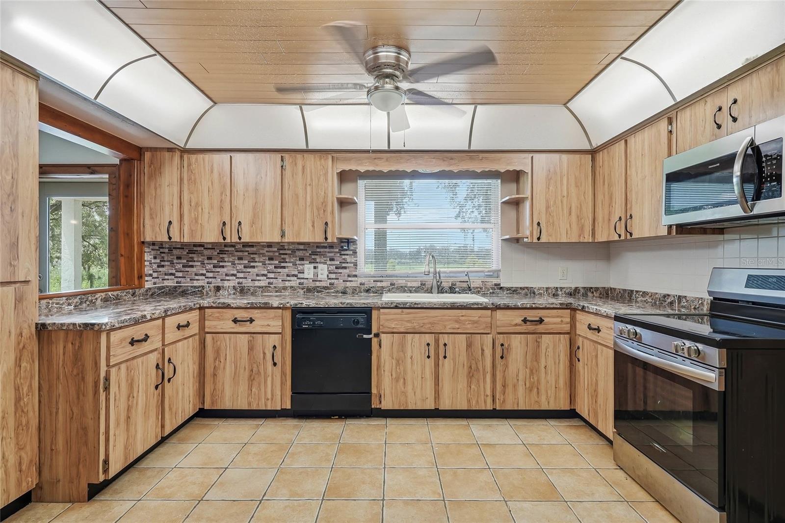 8731 LITHIA PINECREST RD — photo 22