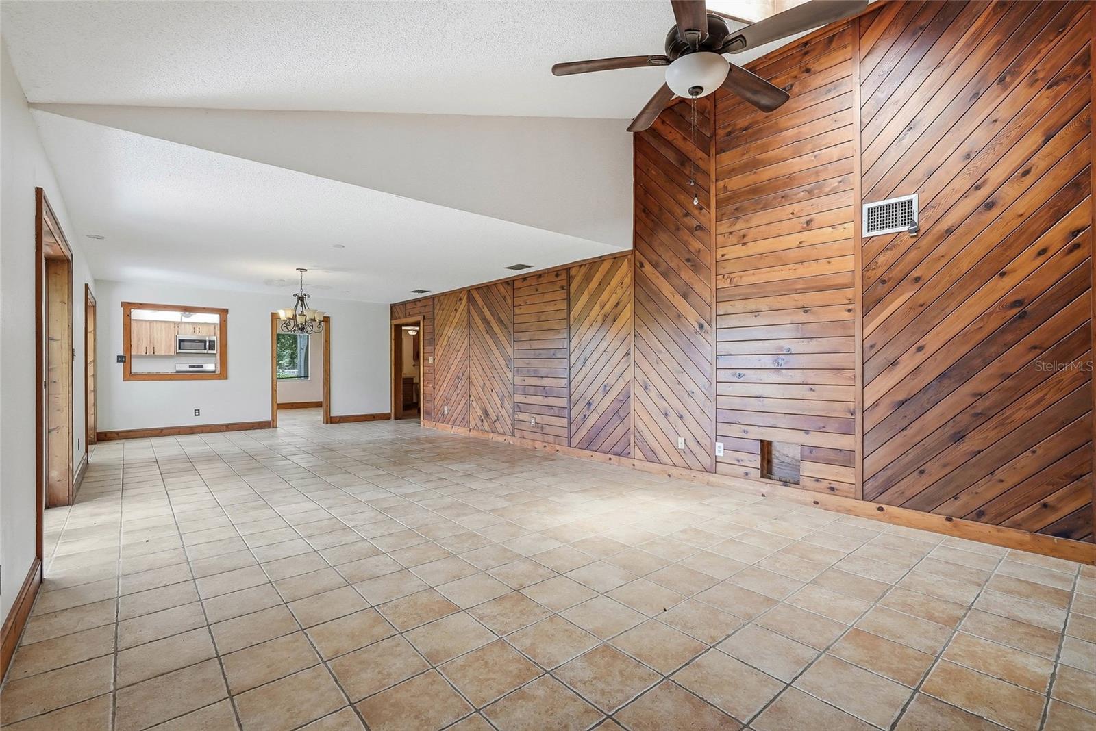 8731 LITHIA PINECREST RD — photo 17