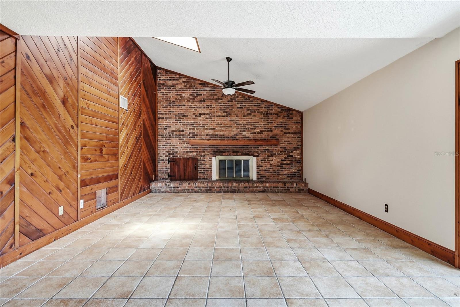 8731 LITHIA PINECREST RD — photo 16