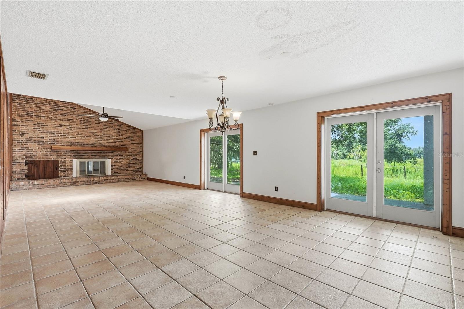 8731 LITHIA PINECREST RD — photo 14