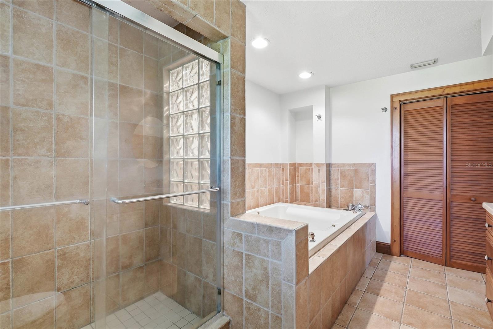8731 LITHIA PINECREST RD — photo 30
