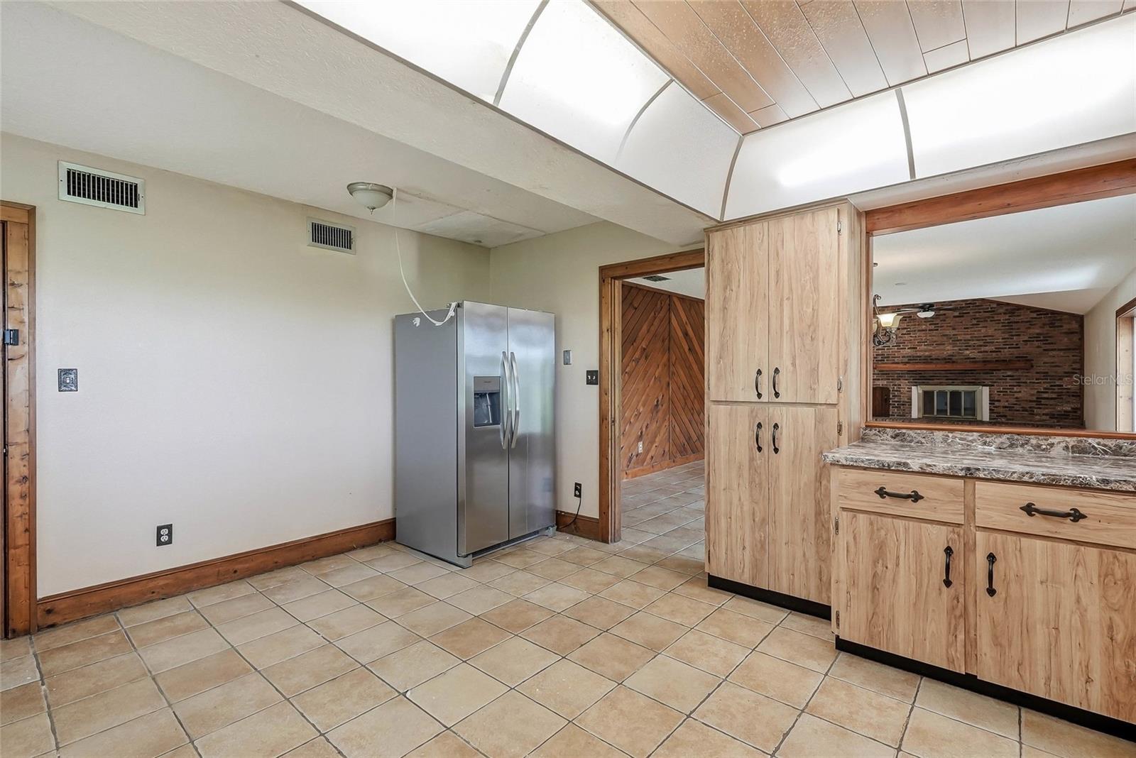 8731 LITHIA PINECREST RD — photo 24