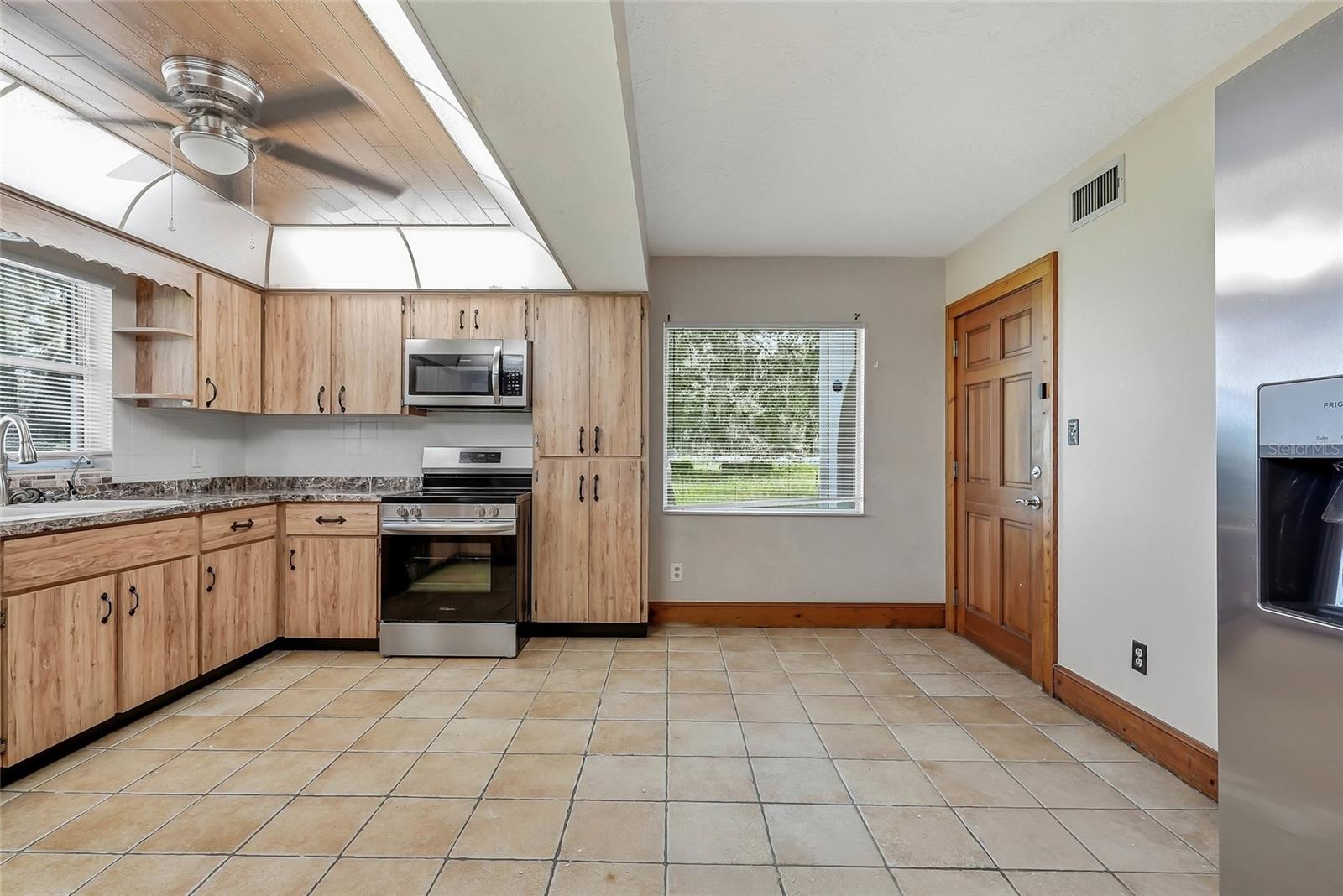 8731 LITHIA PINECREST RD — photo 20