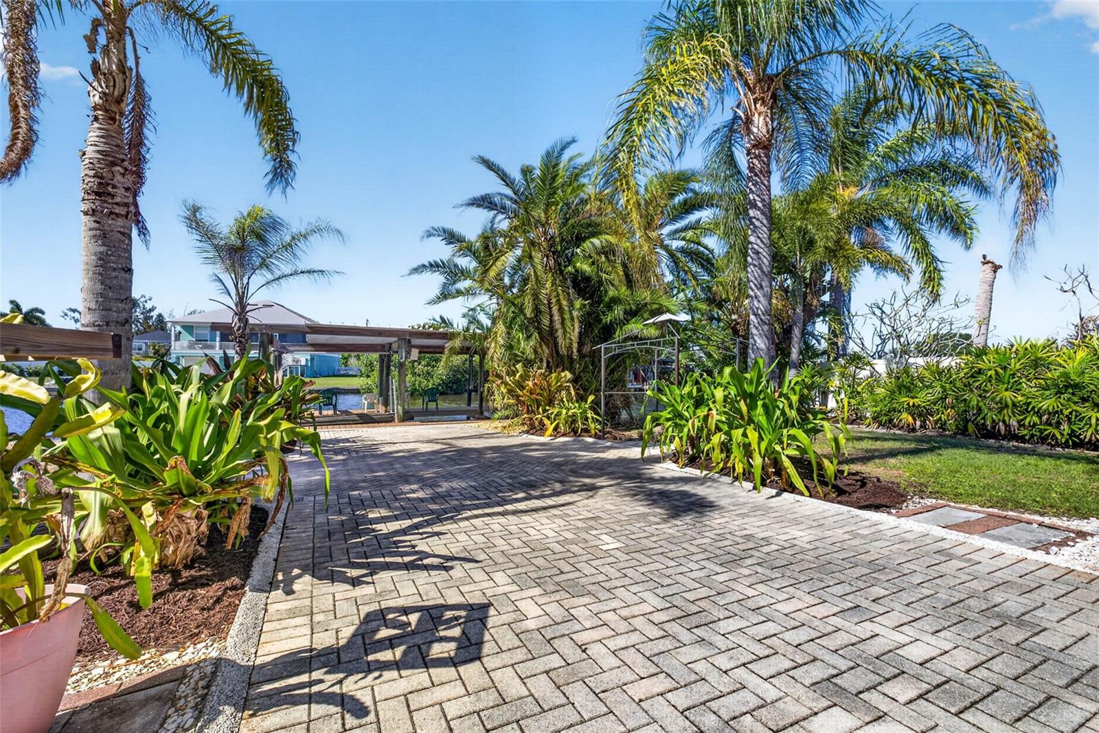 821 BLUE HERON BLVD — photo 62
