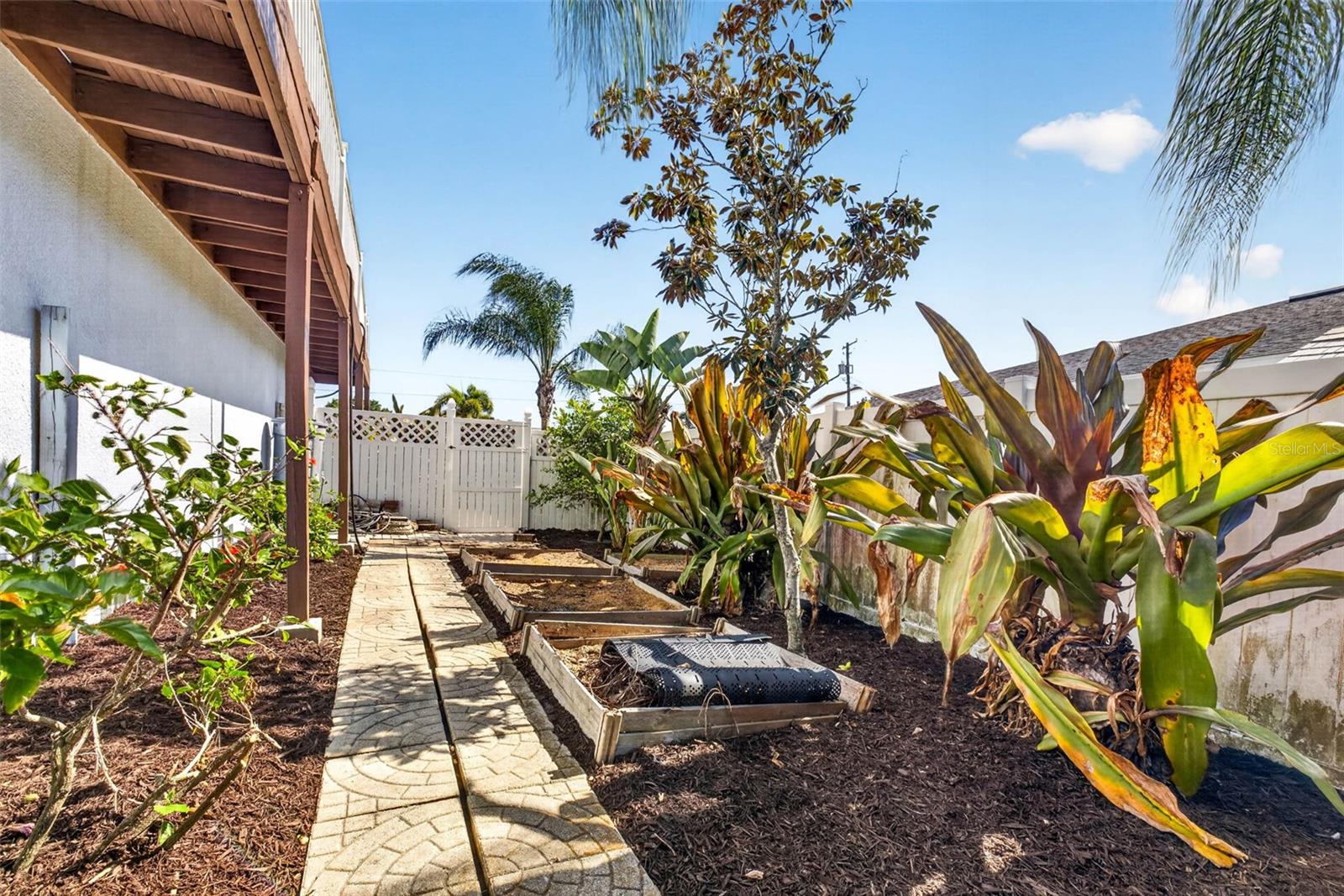 821 BLUE HERON BLVD — photo 73