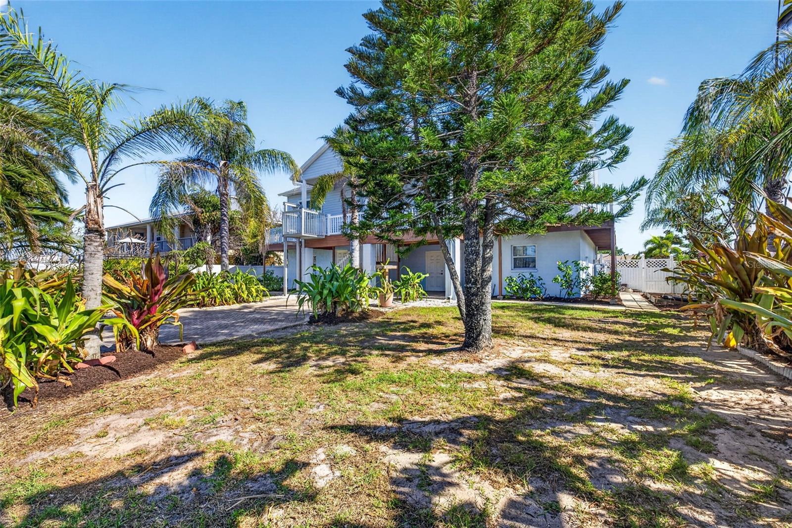 821 BLUE HERON BLVD — photo 71