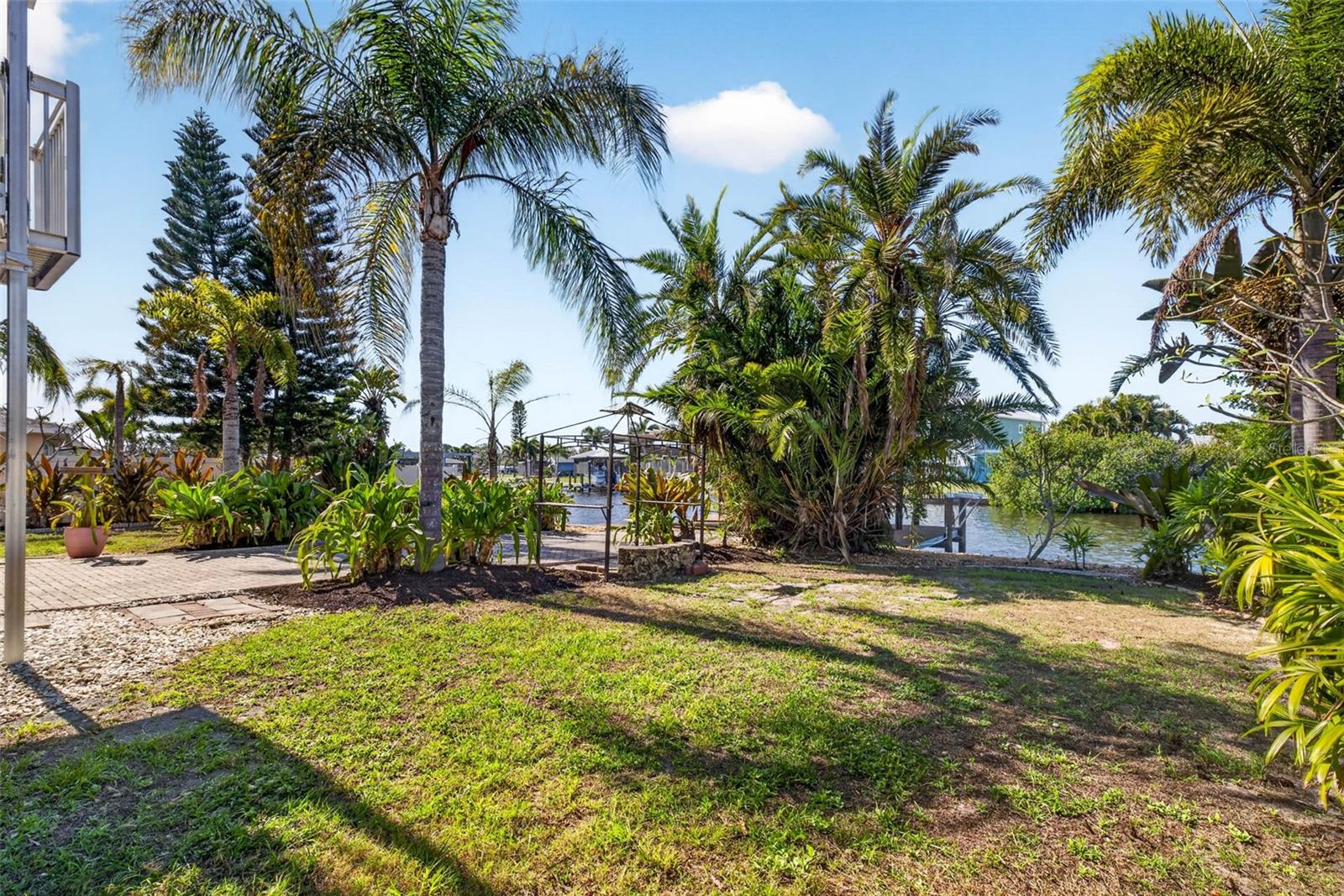 821 BLUE HERON BLVD — photo 72