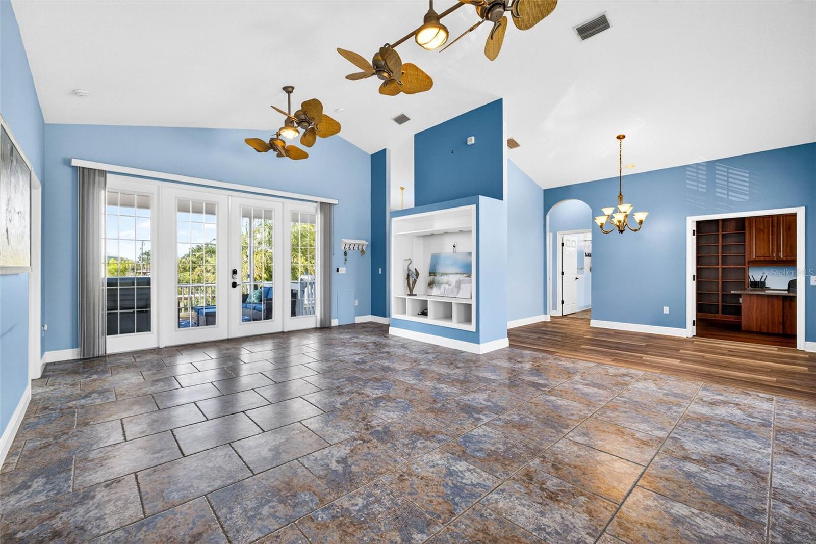 821 BLUE HERON BLVD — photo 10