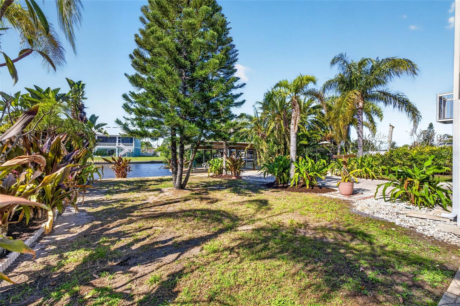 821 BLUE HERON BLVD — photo 70