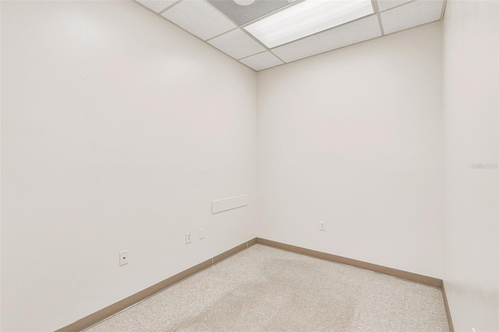 501 S INDIANA AVE — photo 44