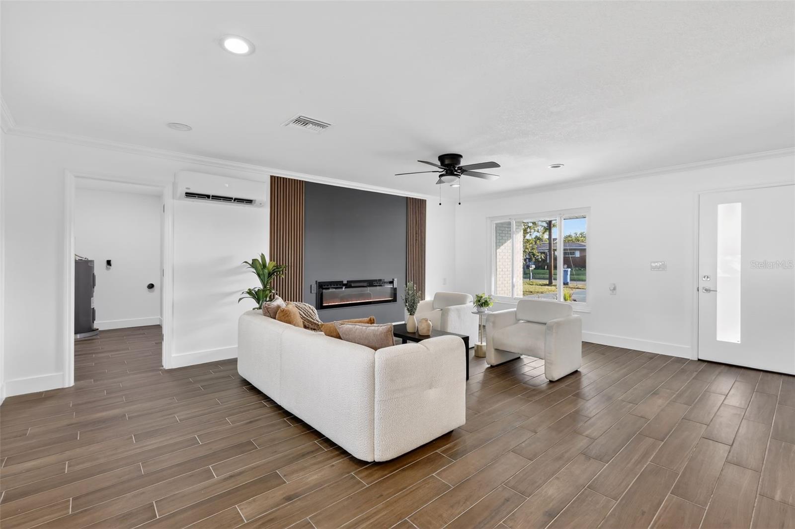 8317 BOXWOOD DR — photo 10