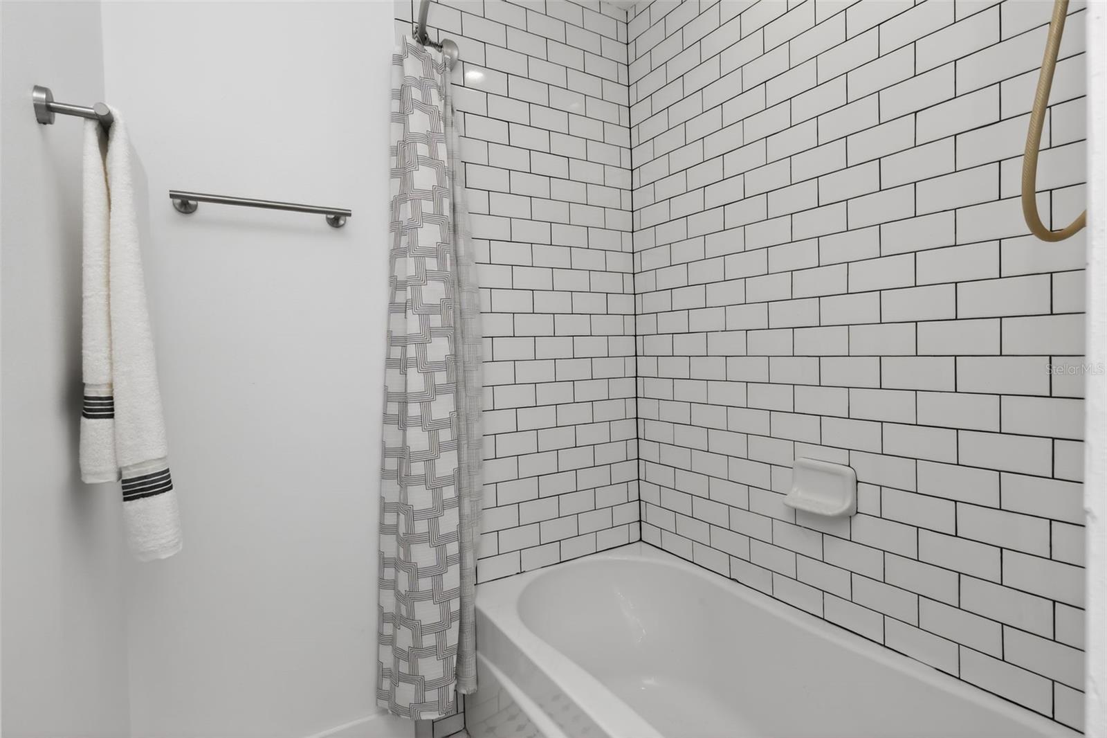 8317 BOXWOOD DR — photo 30