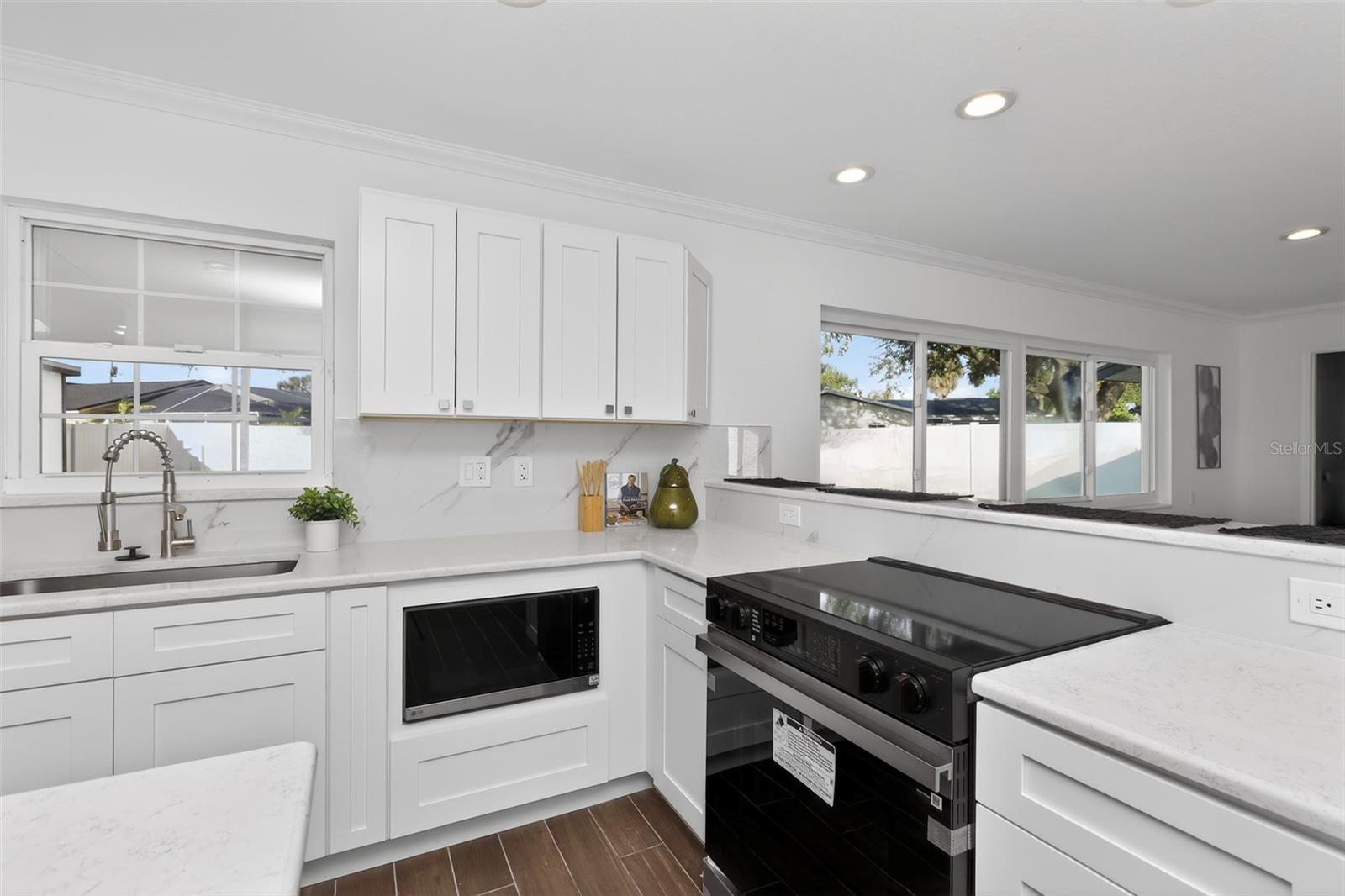 8317 BOXWOOD DR — photo 17