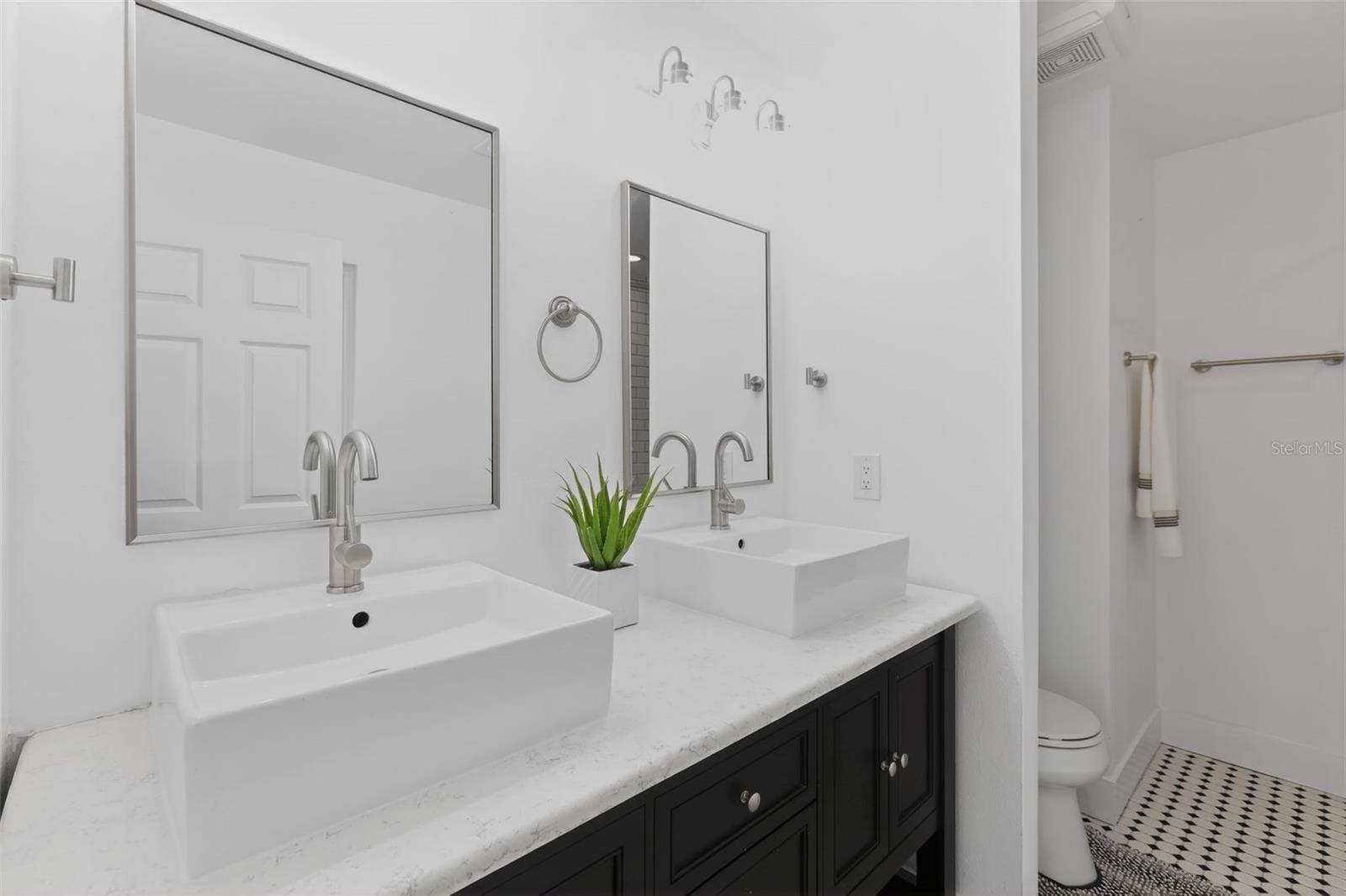 8317 BOXWOOD DR — photo 29
