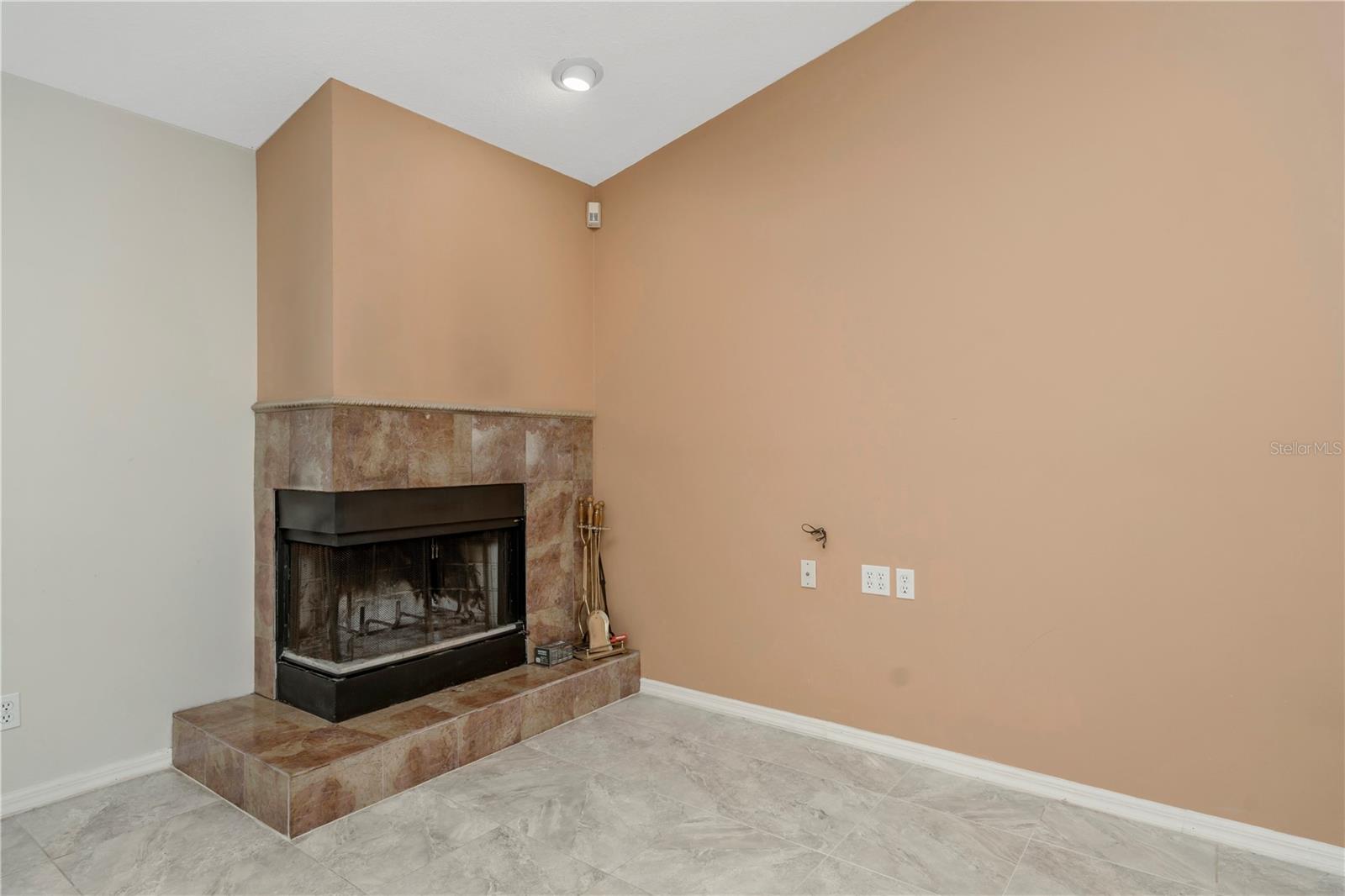 785 DUQUE RD — photo 15