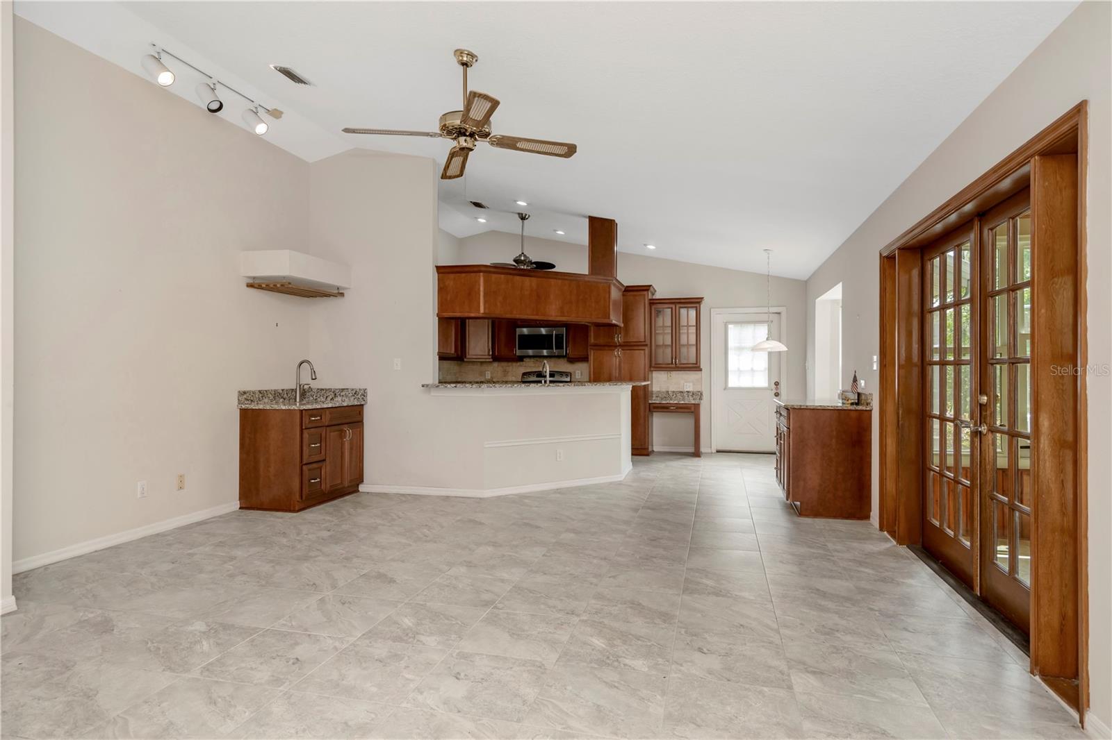 785 DUQUE RD — photo 13