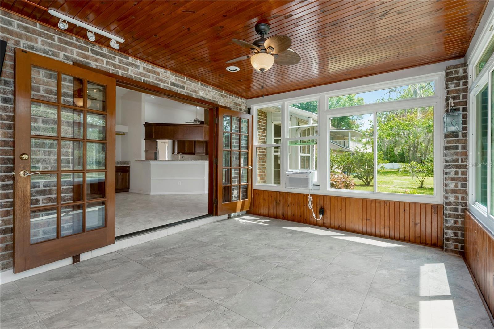 785 DUQUE RD — photo 16