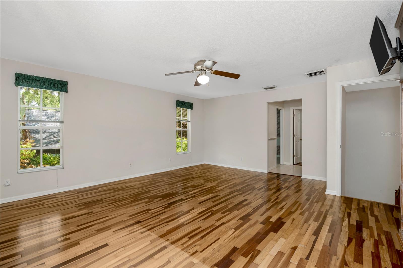 785 DUQUE RD — photo 27