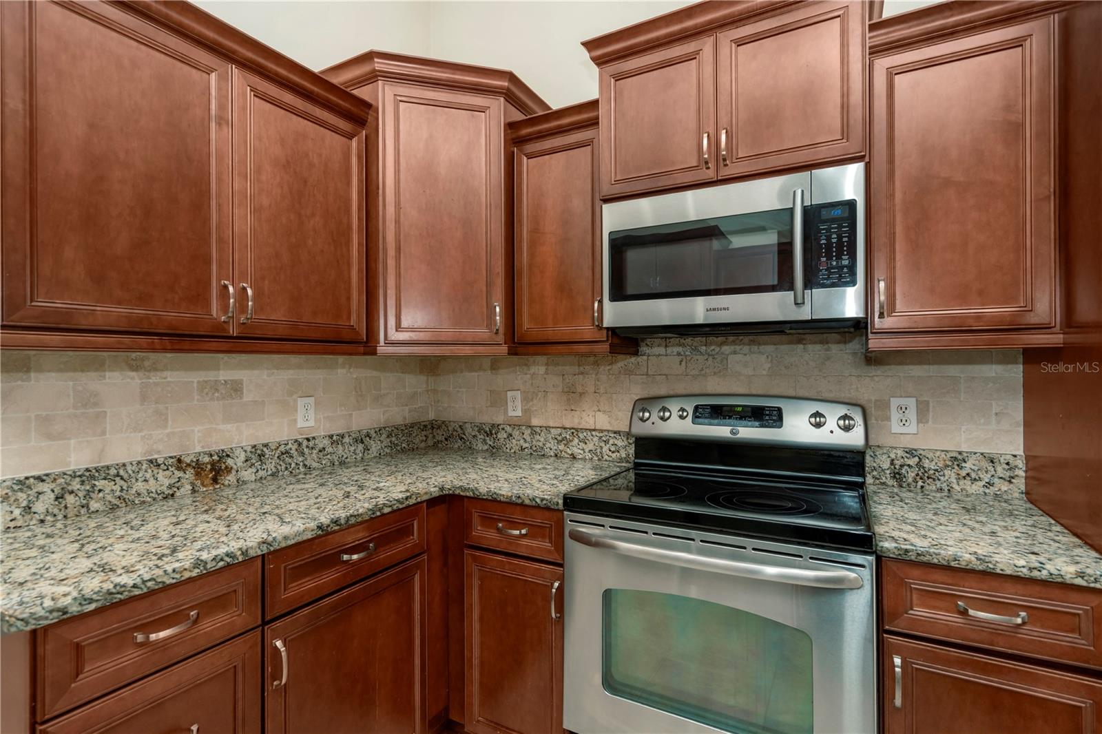 785 DUQUE RD — photo 8