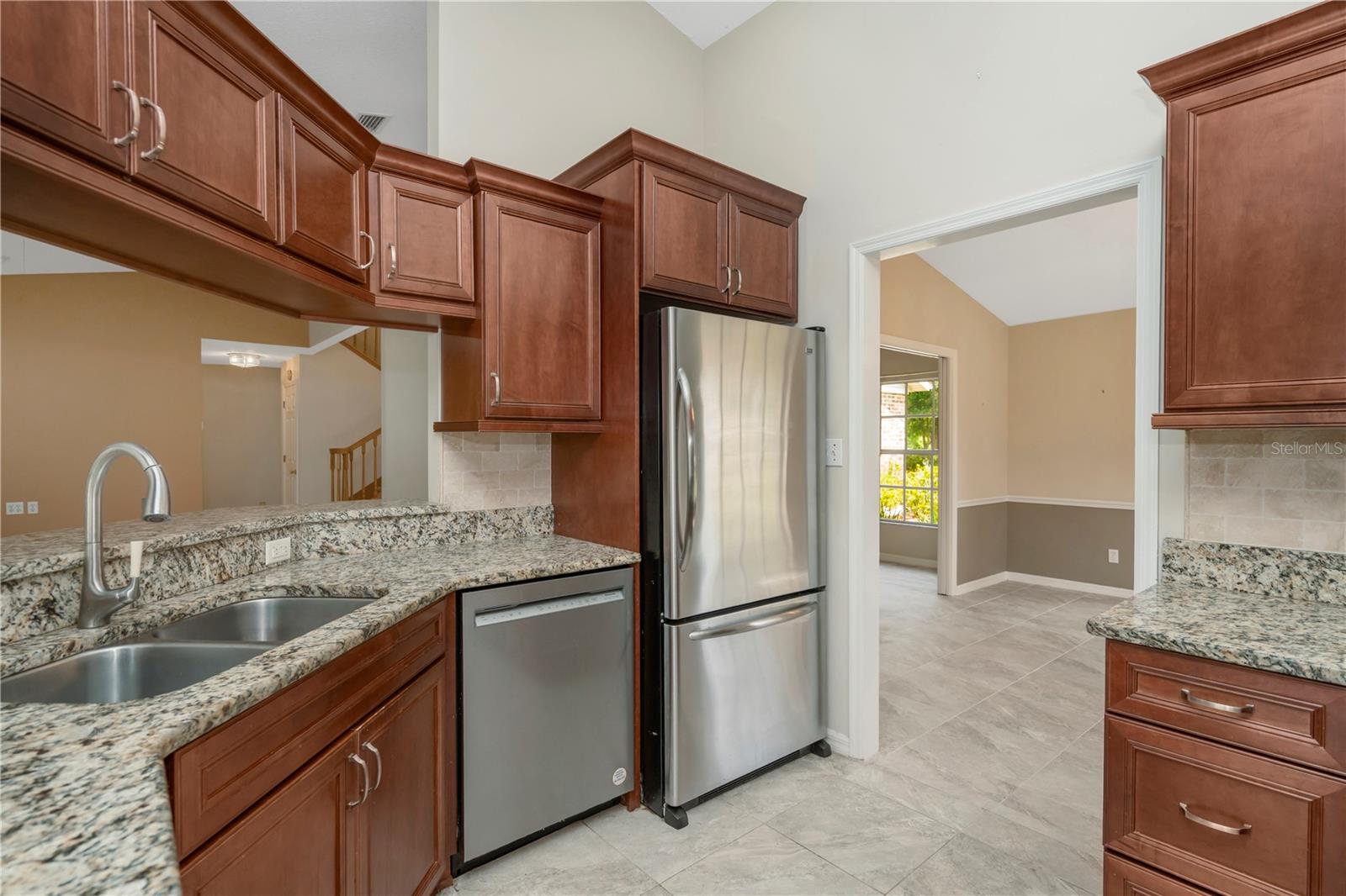 785 DUQUE RD — photo 9