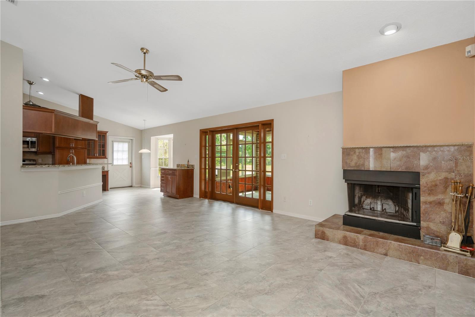 785 DUQUE RD — photo 14