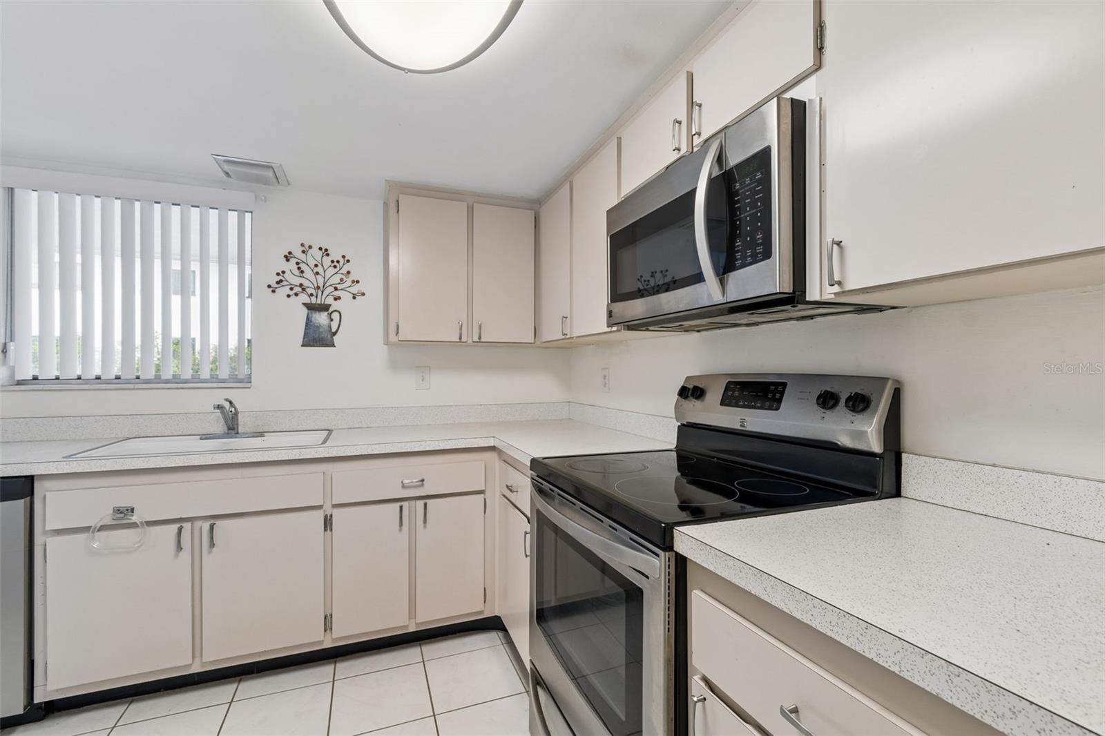2944 W BAY DR #106 — photo 15