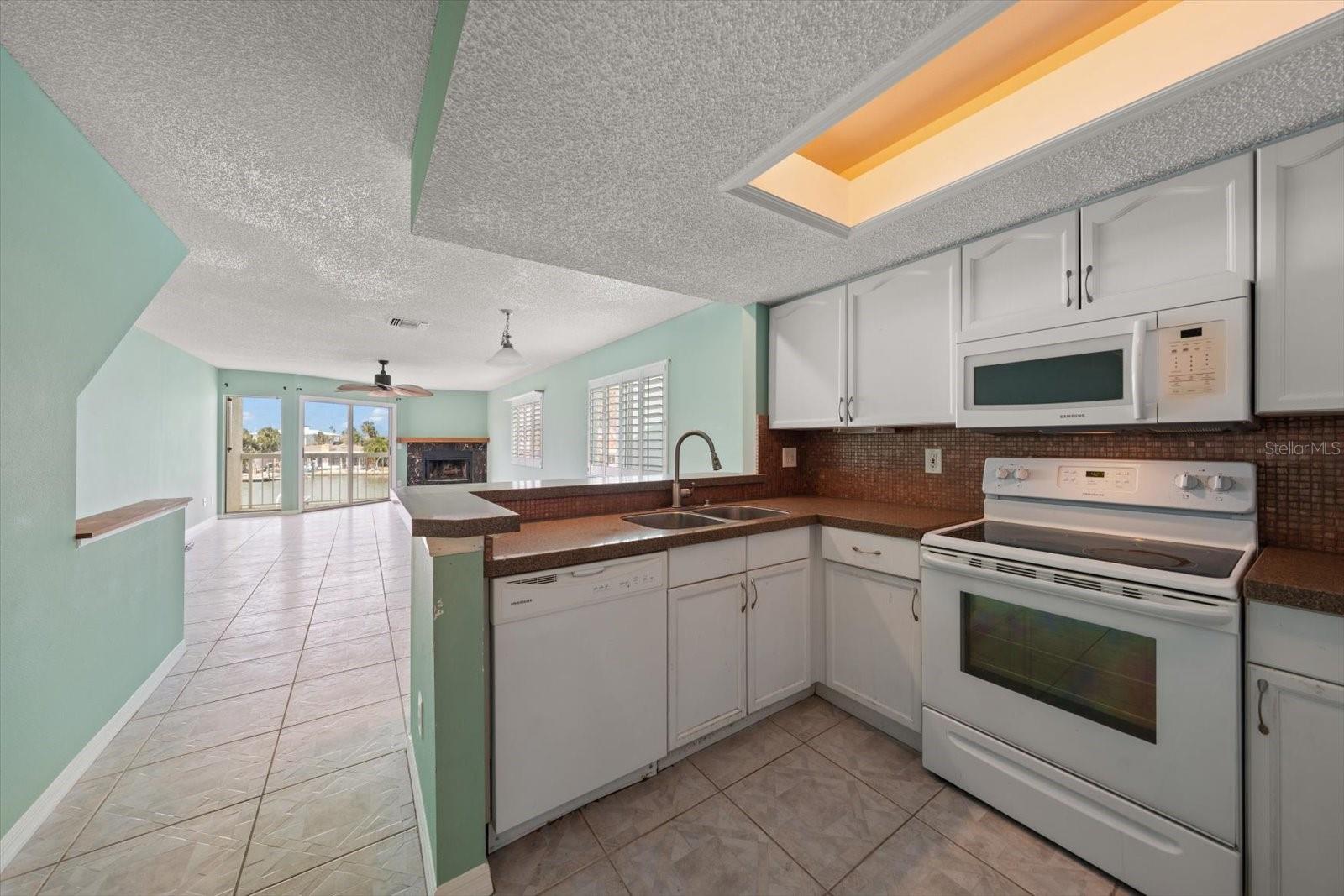 124 MARCDALE BLVD — photo 40