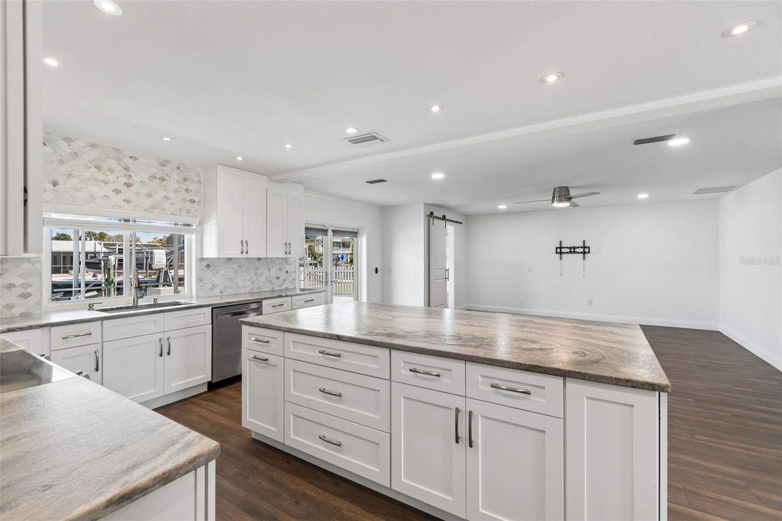 8034 BRIGHTON DR — photo 33