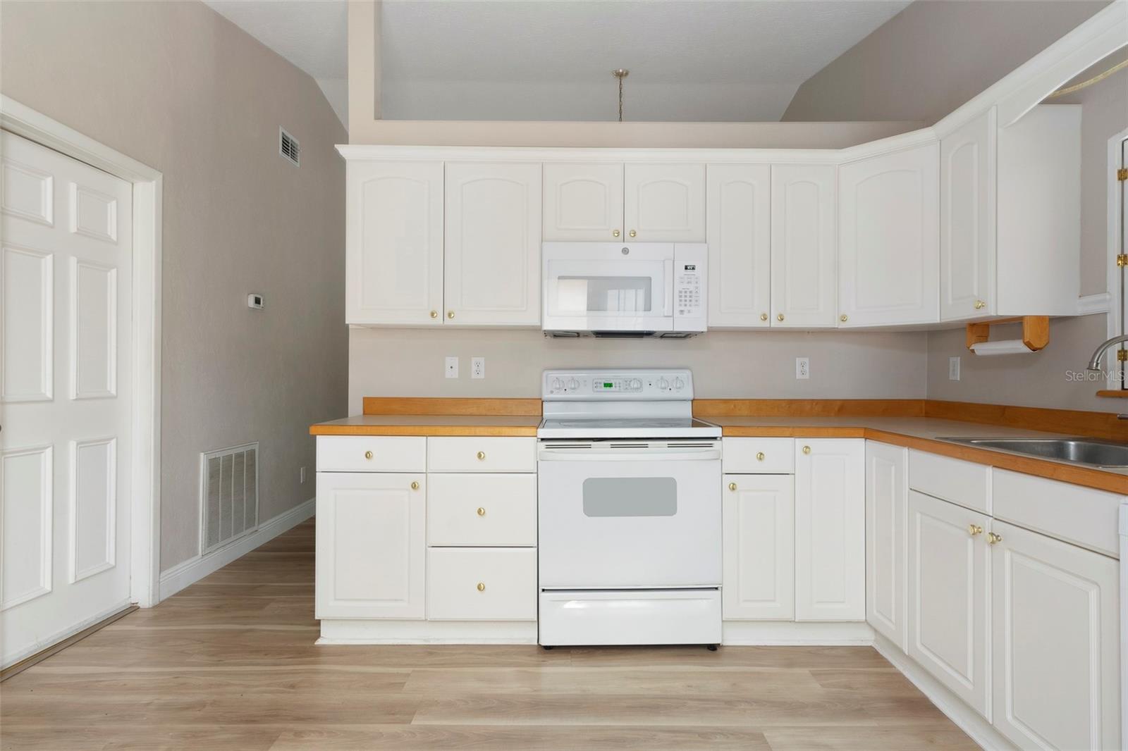 491 ST TROPEZ CIR NE — photo 14