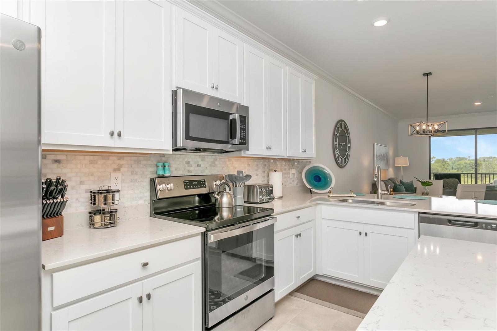 18028 GAWTHROP DR #403 — photo 11