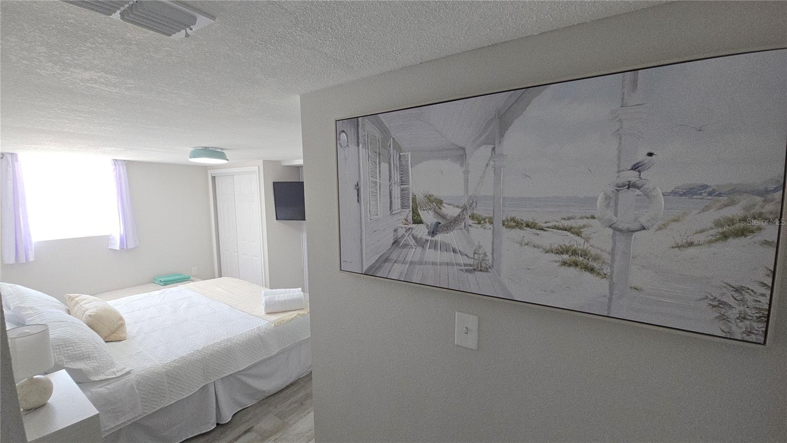 2107 PINE TER — photo 10