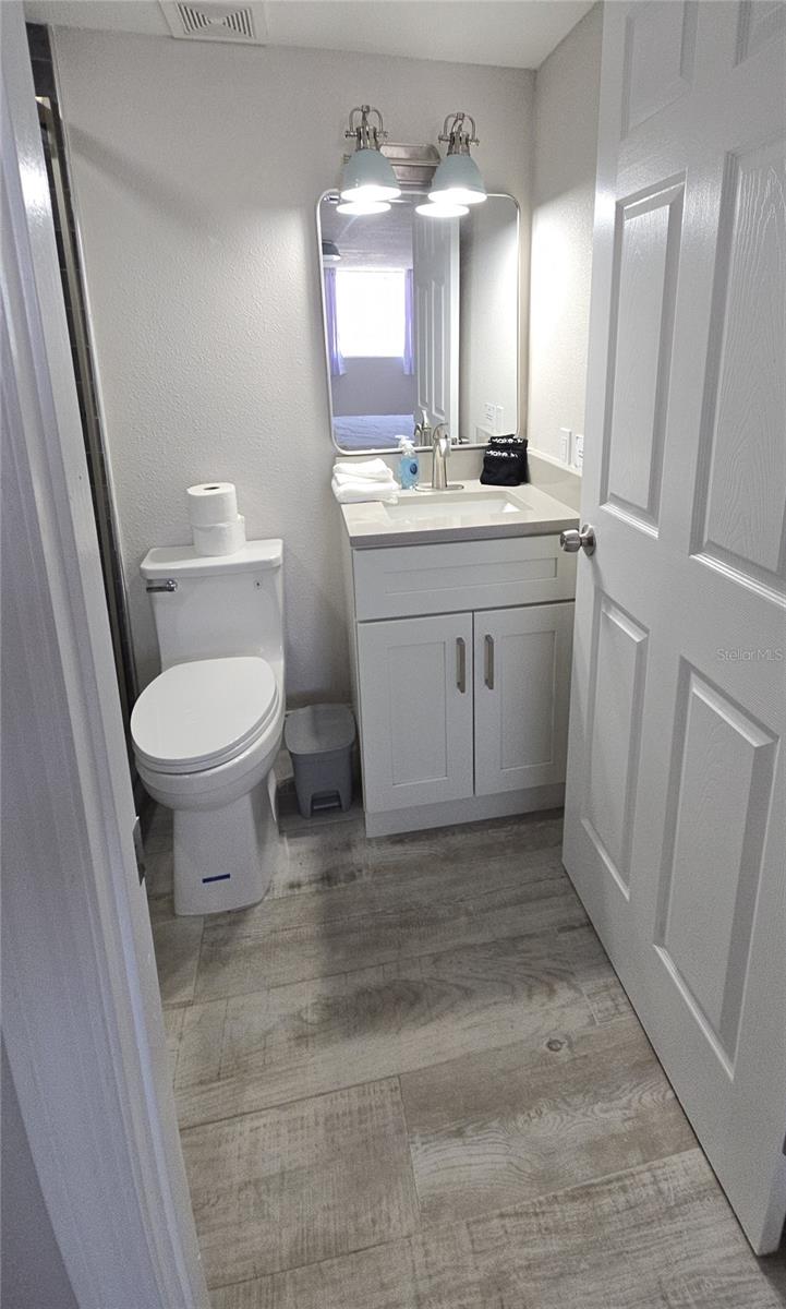 2107 PINE TER — photo 13