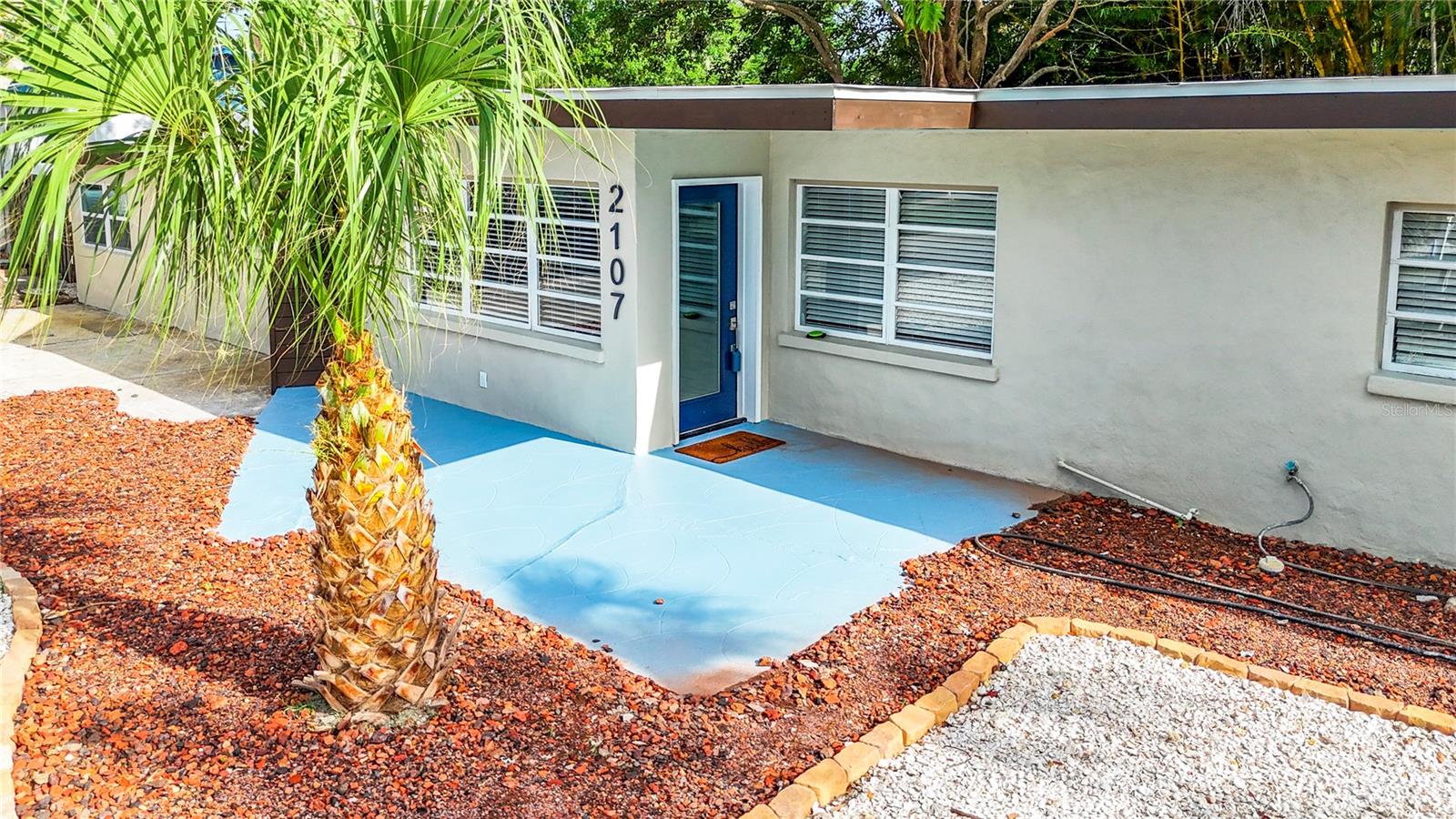 2107 PINE TER — photo 2