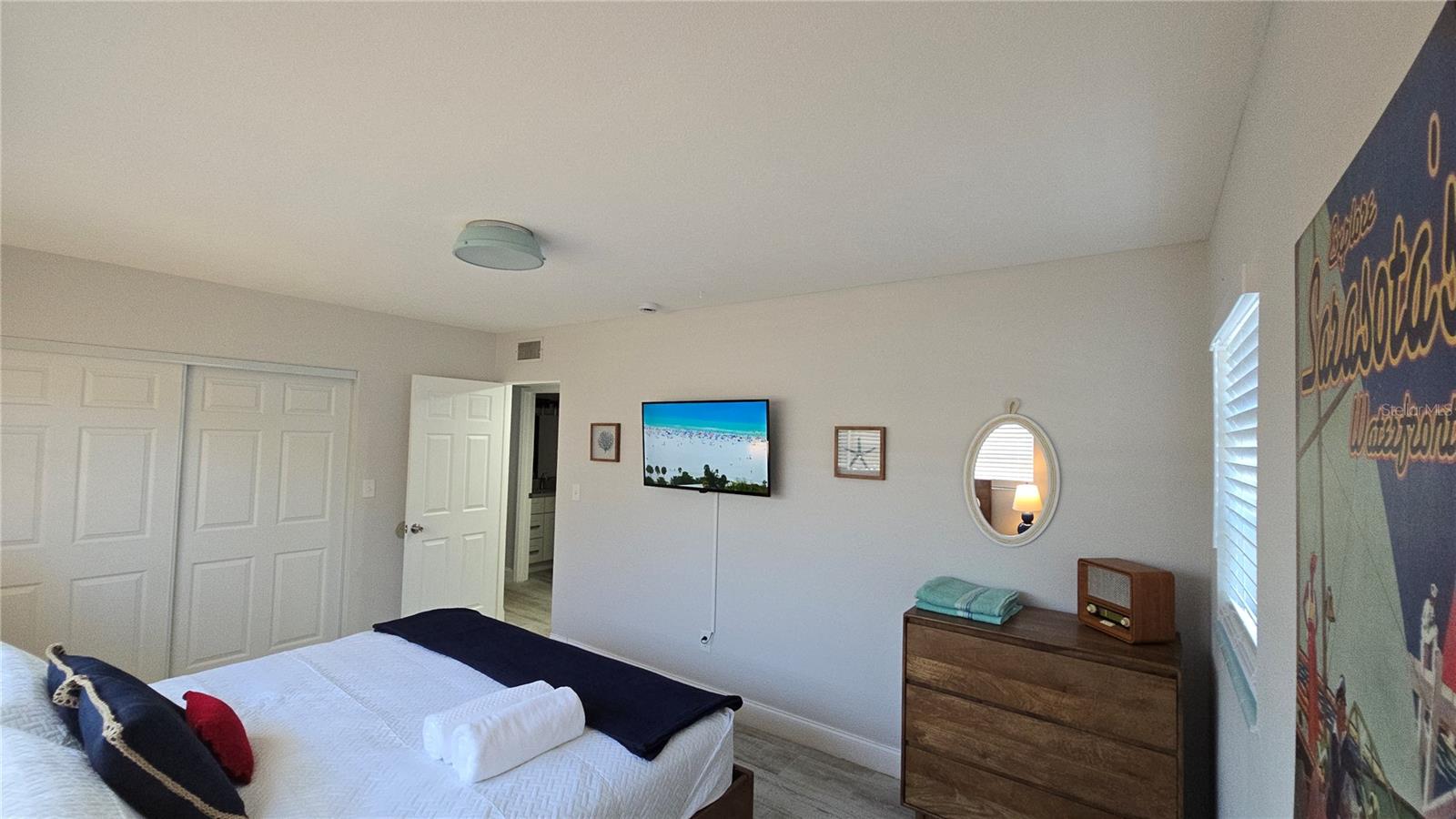2107 PINE TER — photo 17