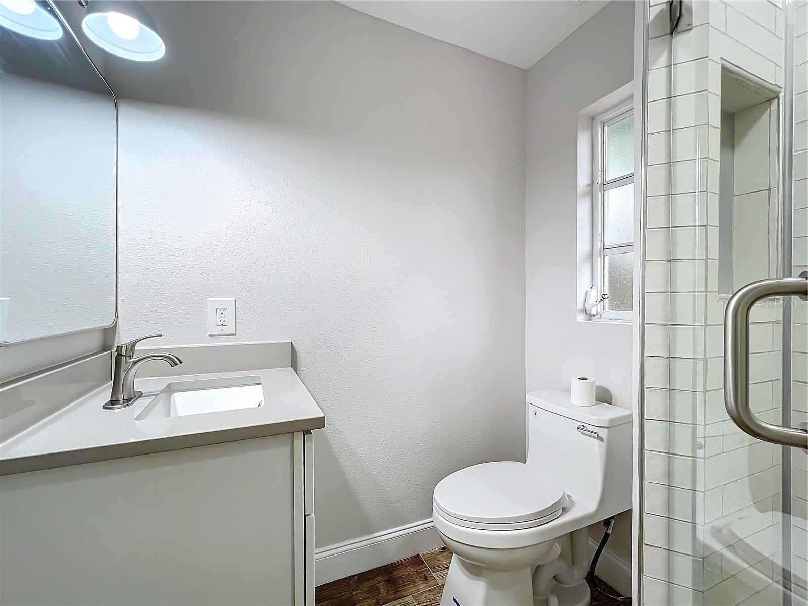 2107 PINE TER — photo 35