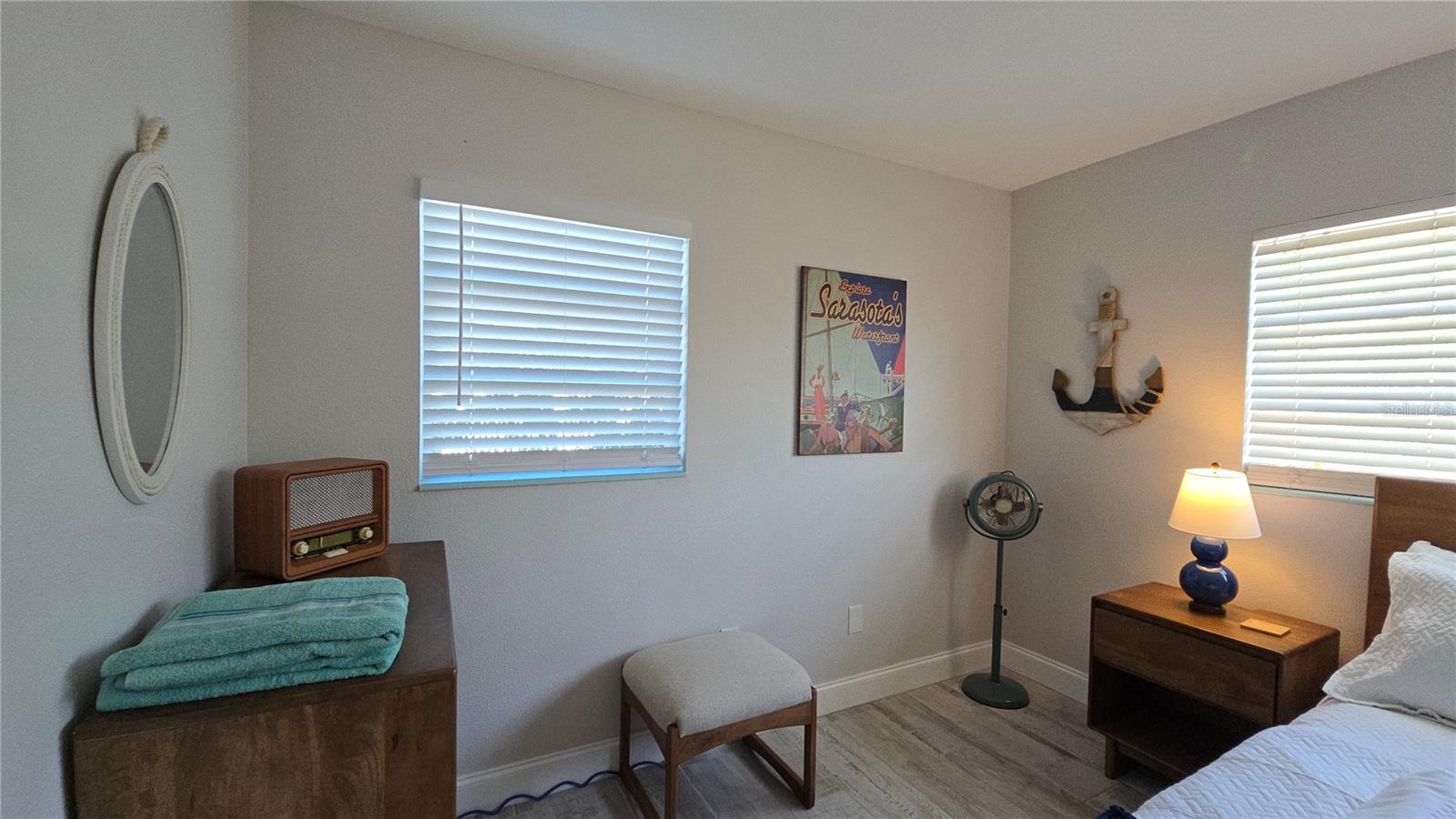 2107 PINE TER — photo 16