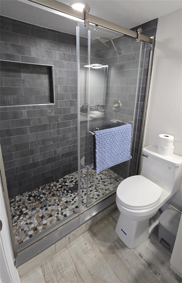 2107 PINE TER — photo 14