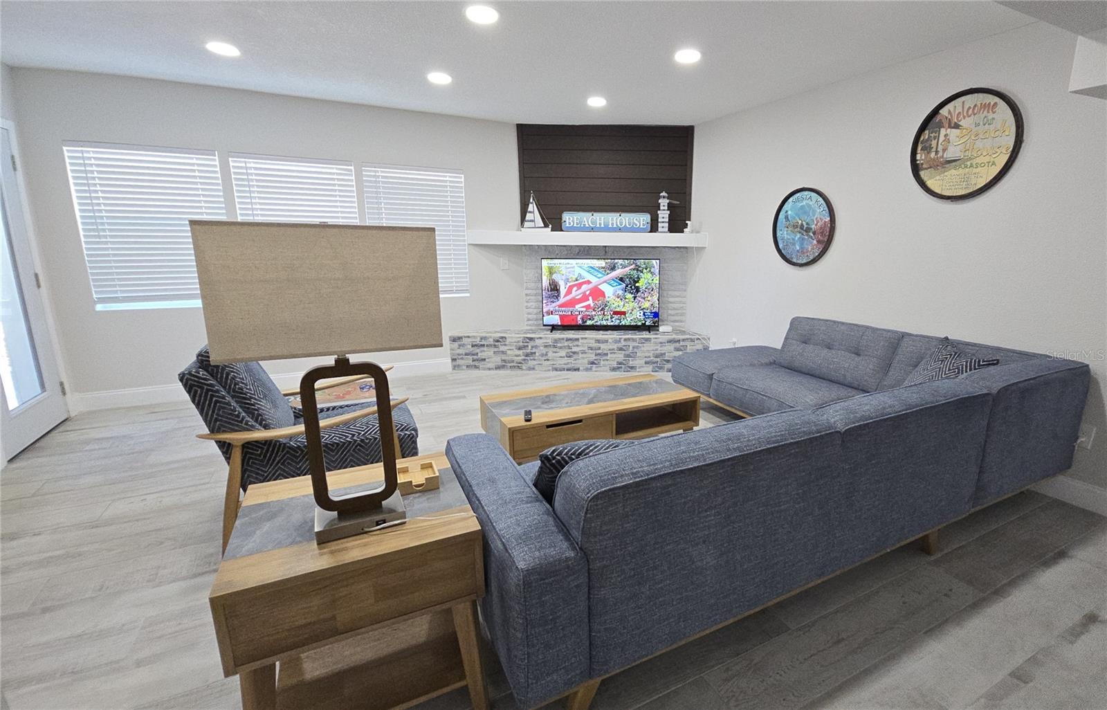 2107 PINE TER — photo 4