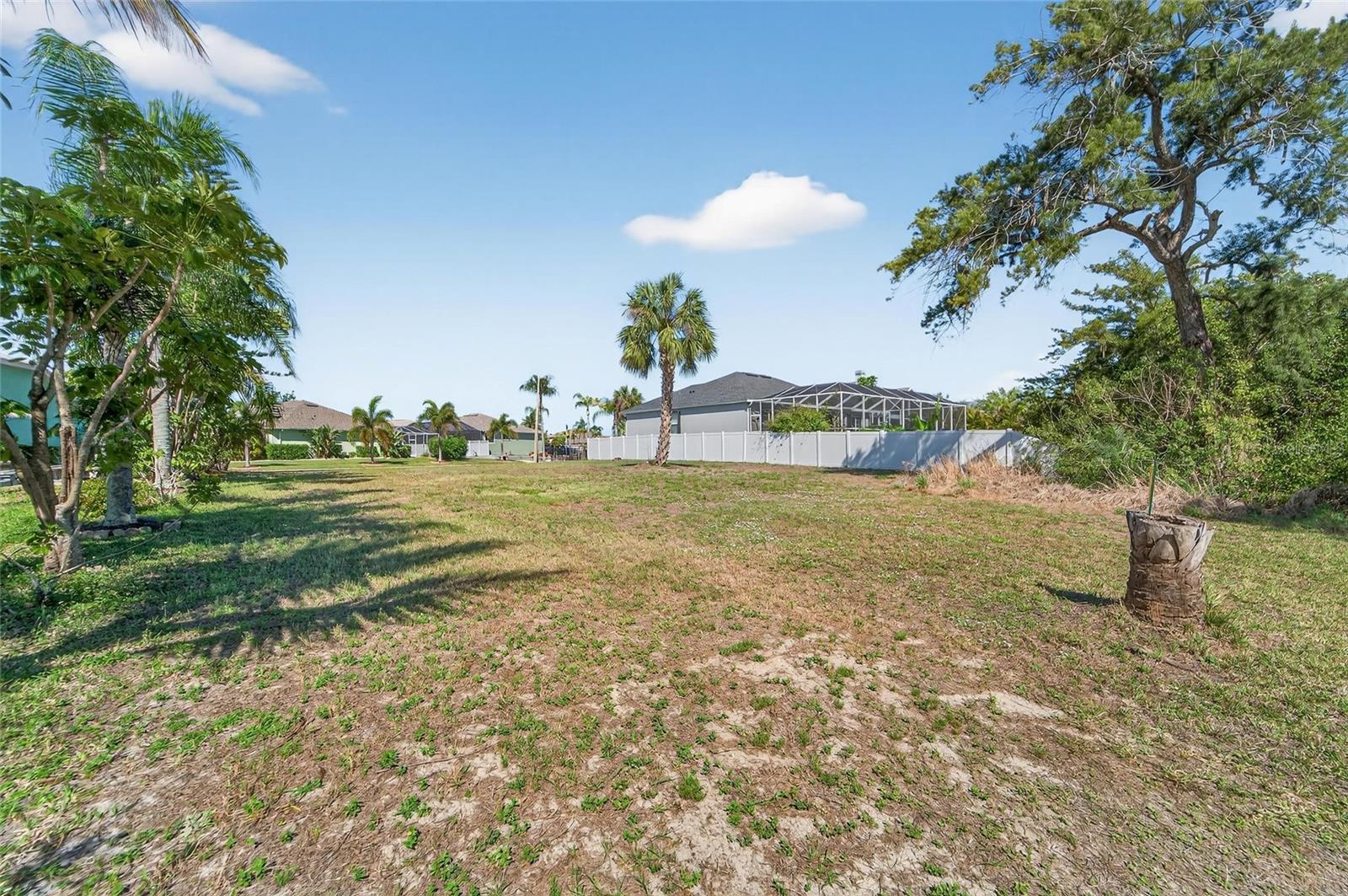 806 GREENVIEW DR — photo 10