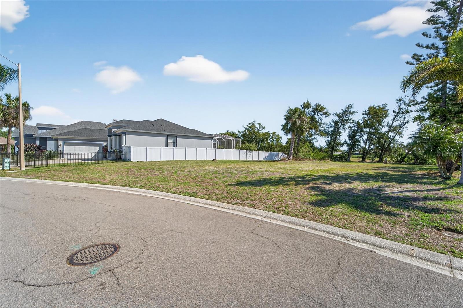 806 GREENVIEW DR — photo 6