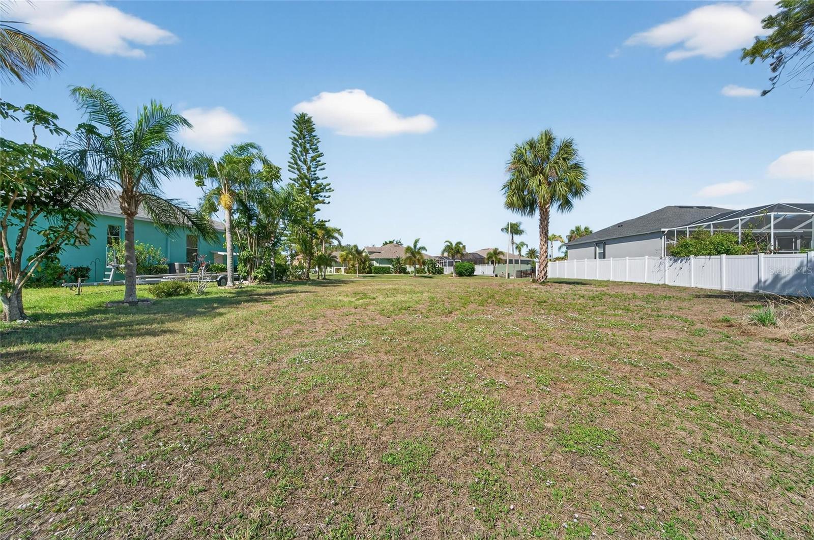 806 GREENVIEW DR — photo 11